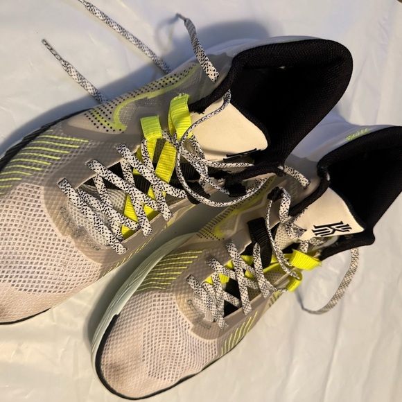 Nike Kyrie Flytrap White Volt size 13 - Picture 7 of 7